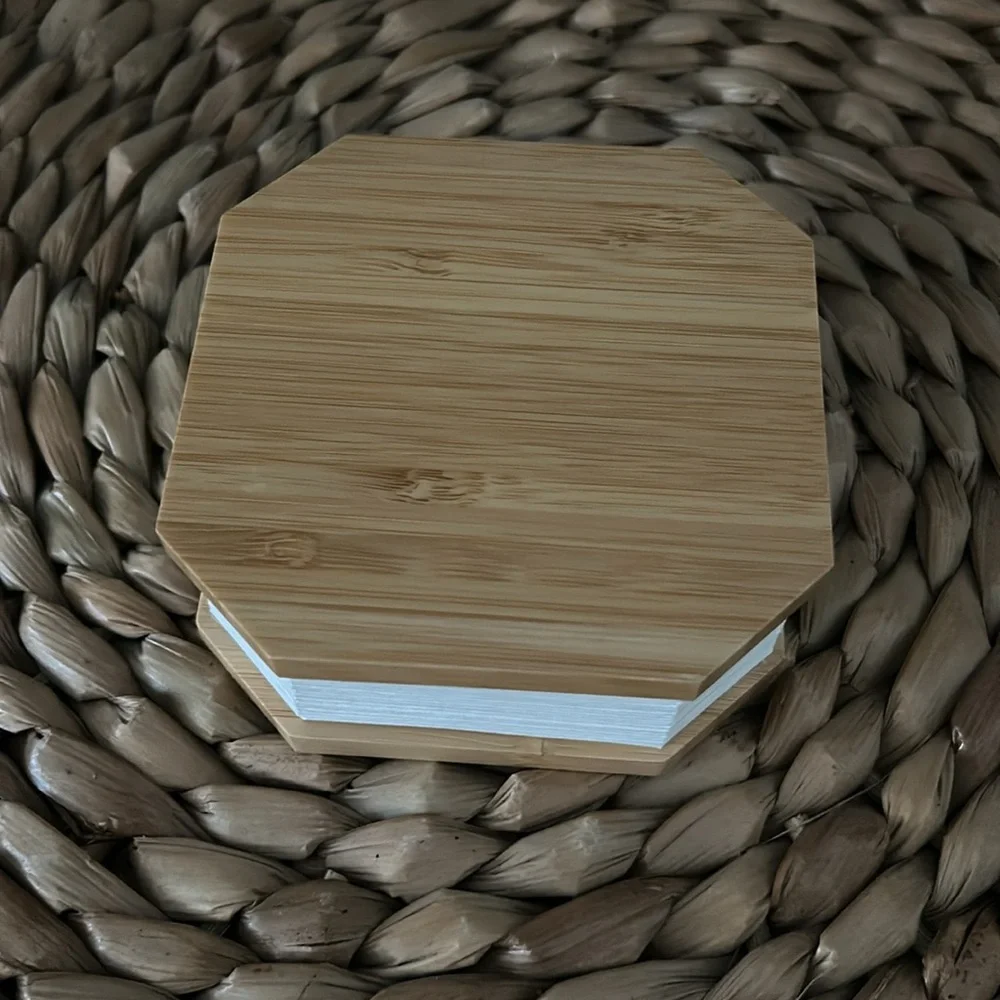 Foldable and light-up bamboo accordion lamp